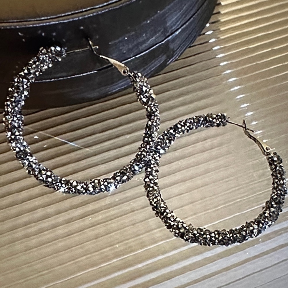 Unlisted luxury hoop Sparkling Black Earrings - Picture 2 of 7